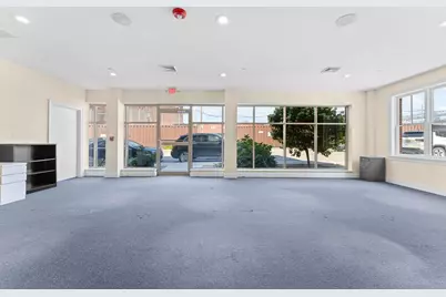 637 E 1st St, Boston, MA 02127 - Photo 2