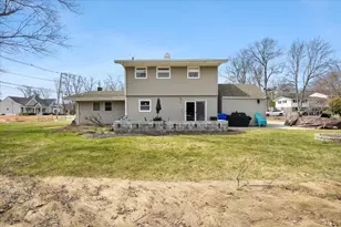 11 Margaret Rd, Taunton, MA 02718 - Photo 4