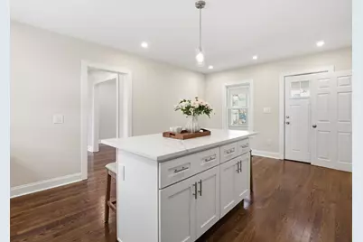 37 Stavely St, Lowell, MA 01852 - Photo 8