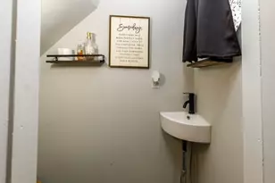 33 Henry St, Fitchburg, MA 01420 - Photo 8