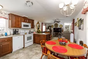 556 Central St, Leominster, MA 01453 - Photo 2