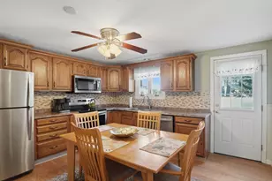 54 Yorktown Ct, Chicopee, MA 01020 - Photo 8