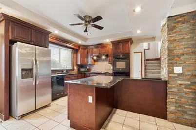 23 Emery St, Lowell, MA 01851 - Photo 8