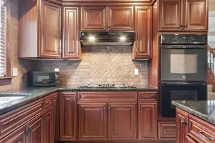 23 Emery St, Lowell, MA 01851 - Photo 10