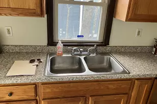 37 Lawn St, Attleboro, MA 02703 - Photo 8