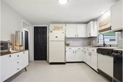 138 Howe St, Marlborough, MA 01752 - Photo 4