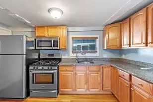 14R Spring St, Gloucester, MA 01930 - Photo 4