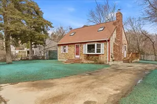 8 Cary Rd, Plymouth, MA 02360 - Photo 2