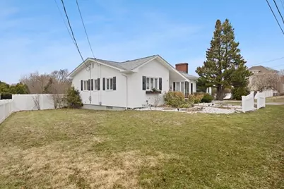 941 Bartlett St, New Bedford, MA 02745 - Photo 4