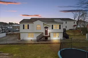 1576 N Main St, Fall River, MA 02720 - Photo 2