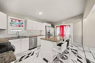 1576 N Main St, Fall River, MA 02720 - Photo 4