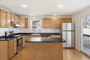 7 Atlas St, Worcester, MA 01604 - Photo 2