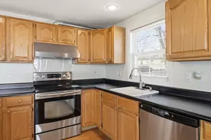 7 Atlas St, Worcester, MA 01604 - Photo 6