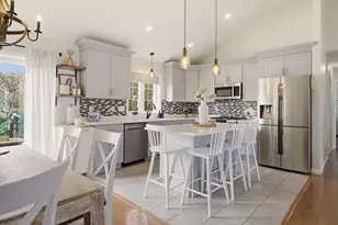 341 Courtney St, Fall River, MA 02720 - Photo 8