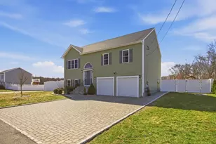 341 Courtney St, Fall River, MA 02720 - Photo 4