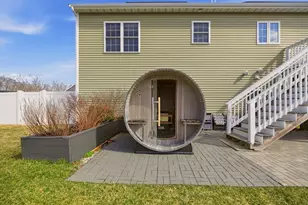 341 Courtney St, Fall River, MA 02720 - Photo 32