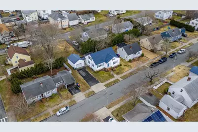 374 Harwich St, New Bedford, MA 02745 - Photo 4