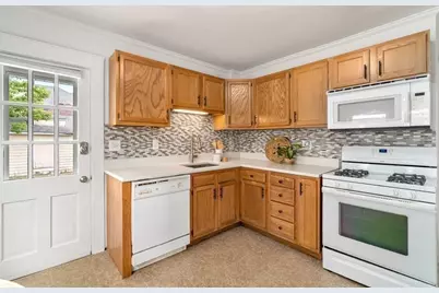 126 Bright St, Waltham, MA 02453 - Photo 8