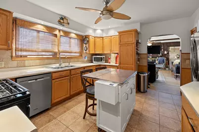 16 Morgan St, Fairhaven, MA 02719 - Photo 8