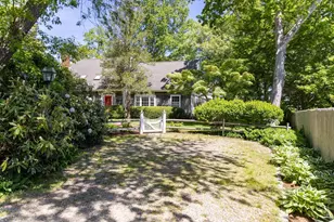 21 Woodlawn Ave, Tisbury, MA 02568 - Photo 2
