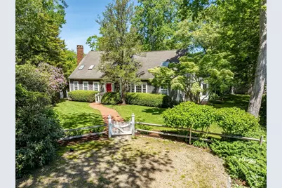 21 Woodlawn Ave, Tisbury, MA 02568 - Photo 1