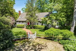 21 Woodlawn Ave, Tisbury, MA 02568 - Photo 1