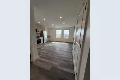 585 Essex St #PH 617, Lynn, MA 01901 - Photo 4