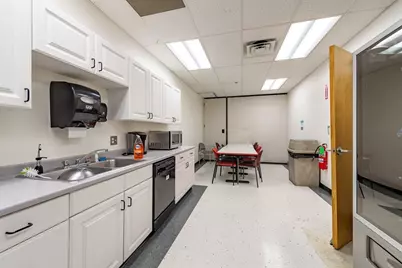 815 Somerville Ave, Cambridge, MA 02140 - Photo 18