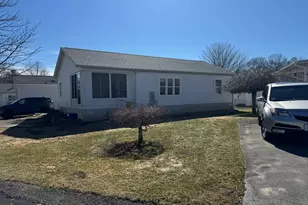 15 Bluebird Dr, Tiverton, RI 02878 - Photo 1