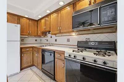 100 Roper St #D, Lowell, MA 01852 - Photo 4
