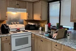 48 Acushnet Ave, Springfield, MA 01105 - Photo 6