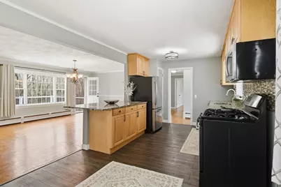 105 Mountain View St, South Hadley, MA 01075 - Photo 8