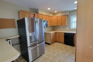 10 Marion St, Hudson, MA 01749 - Photo 8