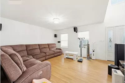 238 Sterling St, Fall River, MA 02721 - Photo 4