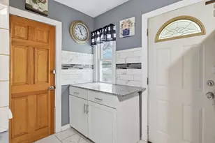 24 Jasper St, Springfield, MA 01109 - Photo 12