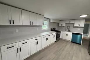 13 Hamilton St, Framingham, MA 01701 - Photo 2