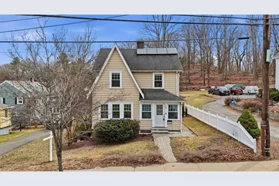 138 Pleasant St, Woburn, MA 01801 - Photo 2