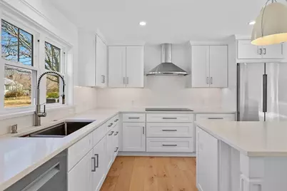 204 Green St, Marblehead, MA 01945 - Photo 6