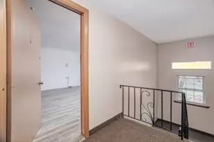 39 Berlin St, Clinton, MA 01510 - Photo 2