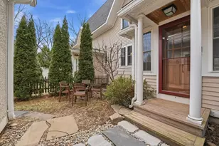 32 N Prospect St, Amherst, MA 01002 - Photo 2