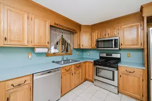 25 Acorn St, Middleborough, MA 02346 - Photo 16