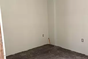 632 S E, Holyoke, MA 01040 - Photo 8