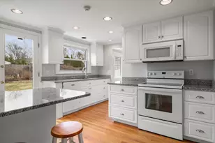 41 Country Ln, Westwood, MA 02090 - Photo 2