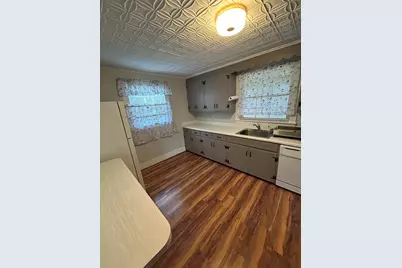 272 N Main St #1, East Brookfield, MA 01535 - Photo 4