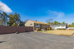 5 Coolidge St, Billerica, MA 01821 - Photo 2