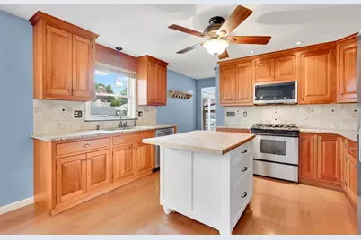 135 Nutmeg Cir, Chicopee, MA 01020 - Photo 6