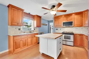 135 Nutmeg Cir, Chicopee, MA 01020 - Photo 6