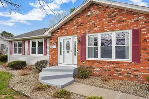 135 Nutmeg Cir, Chicopee, MA 01020 - Photo 2