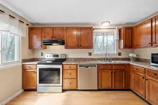 235 Oakland Ave, Methuen, MA 01844 - Photo 4