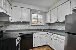 252 West St, Amherst, MA 01002 - Photo 8